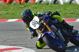 Že bolj samozavesten