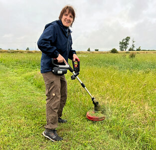 Corinna beim Freischnitt der Landepunkte