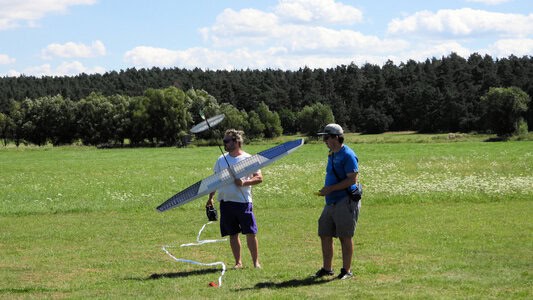 Gespannter Blick auf die Konkurenz - Michael und Robin