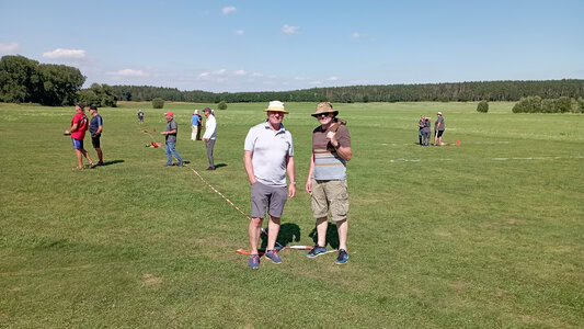 Dirk und Udo mit dem Hammer an der Startlinie