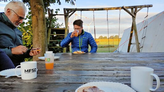 Jens-Peter und Andrè beim Frühstück