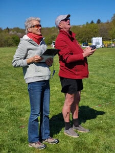 Loet mit Monique an der Uhr