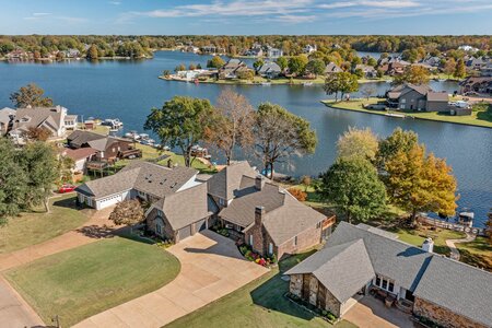Spacious waterfront property ideal for lakeside living and real estate investment.