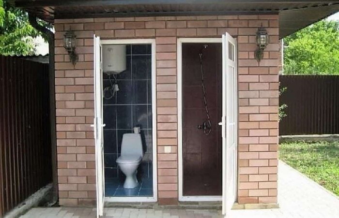 Кирпичный дачный душ