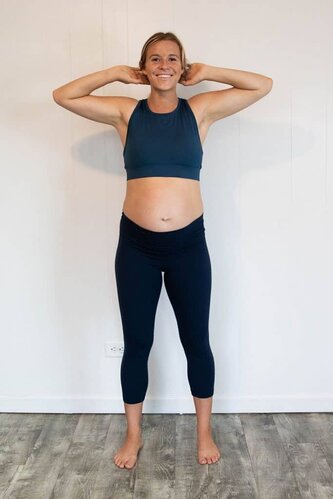 standing knee to elbow crunch step one