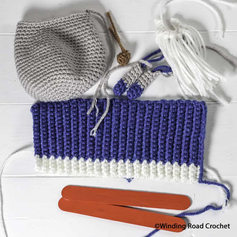 This crochet skiing gnome will make a great winter decoration. Follow the free crochet pattern and video tutorial series.