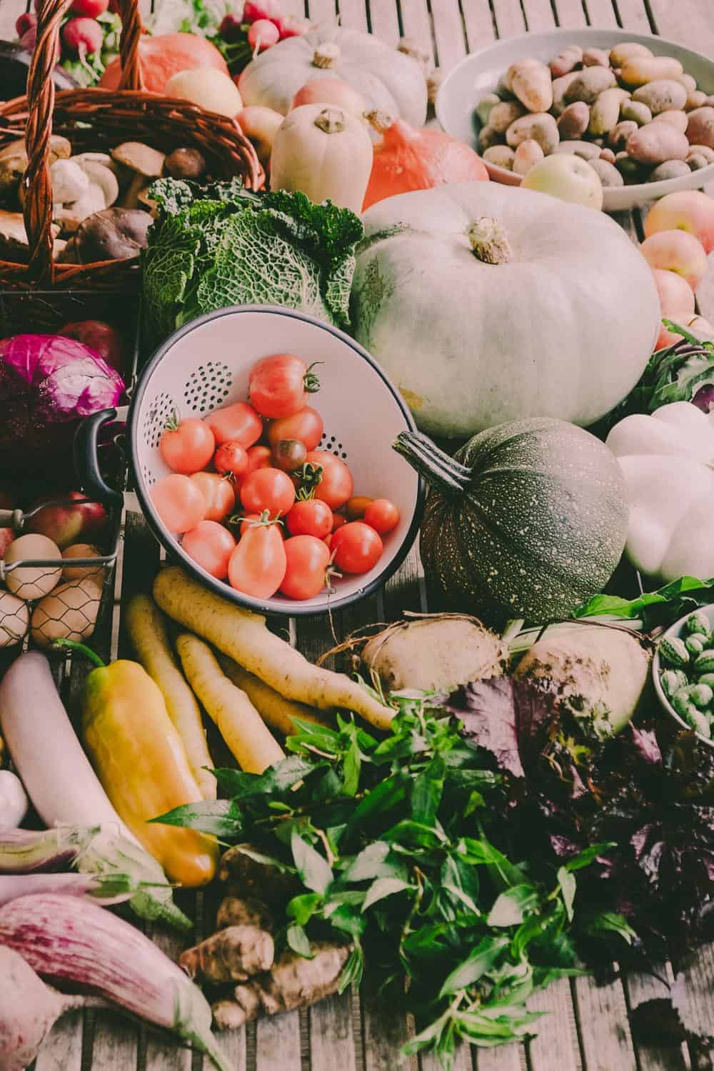 Was kommt dabei heraus wenn zehn Garten-Blogger ein Erntedank-Fest feiern? Üppige Blumendeko, köstliche Gemüsegerichte und sehr glückliche Menschen.