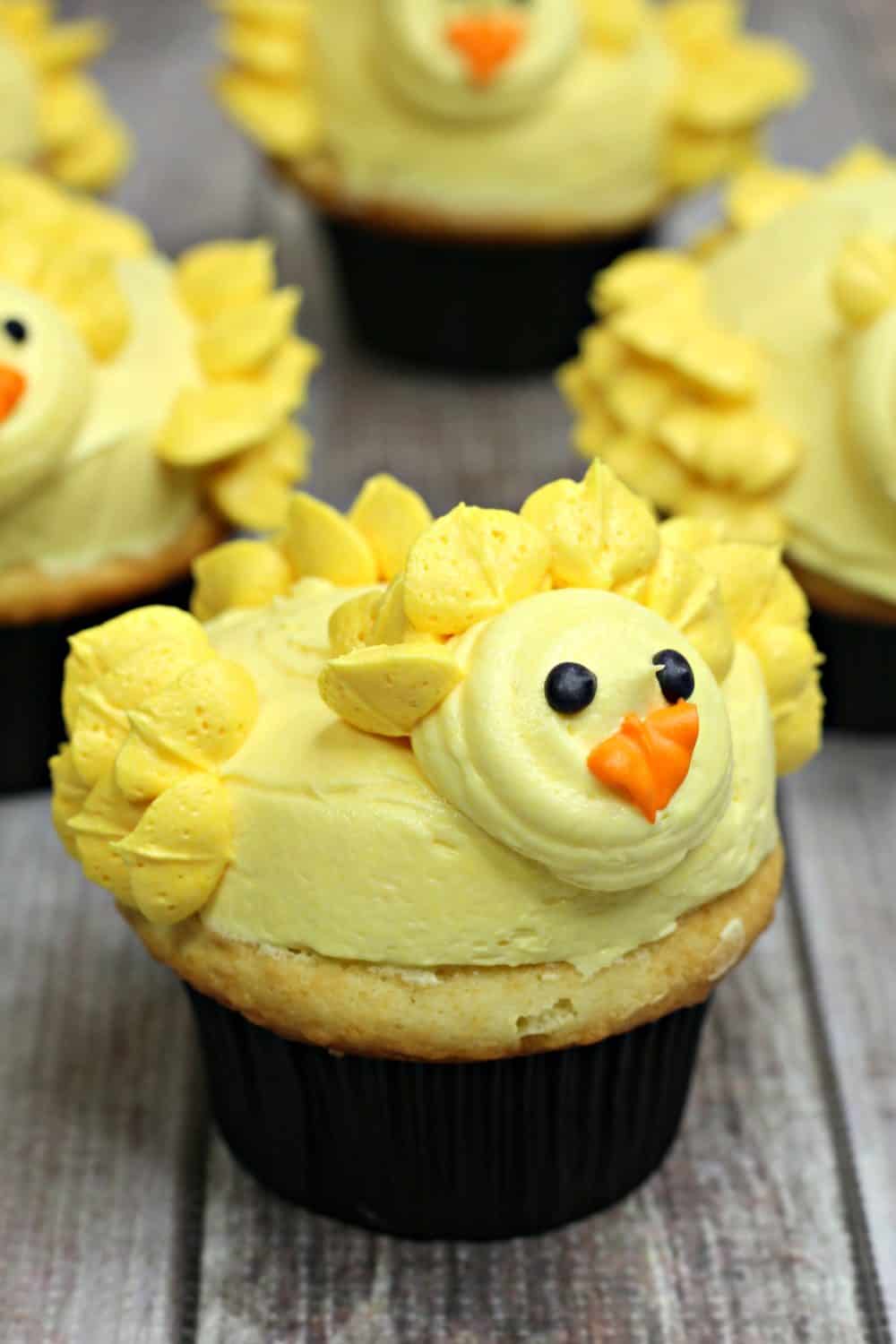 Can these Peep Cupcakes be any cuter? These cupcakes are the perfect spring dessert recipe to celebrate spring, Easter and warmer weather. #peepcupcakes #peeps #EasterRecipe