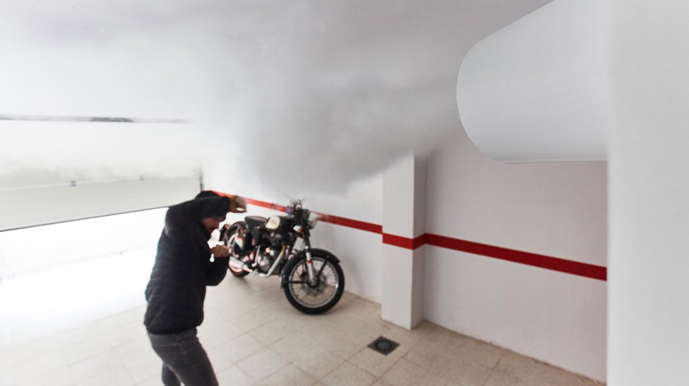 Fumogeno ZeroVision Verisure mette in fuga un ladro nel garage
