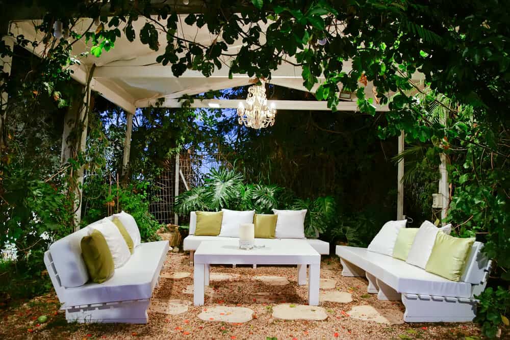 How To Create a Romantic Garden