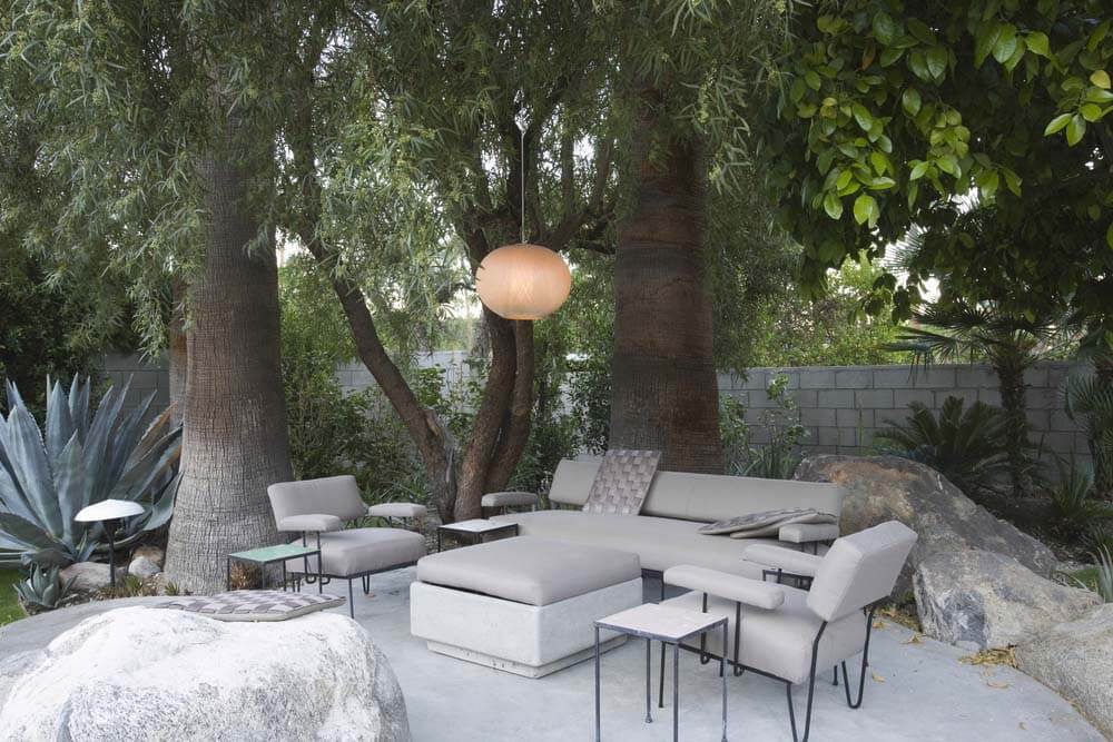 UPHOLSTERED WROUGHT IRON PATIO FURNITURE IDEAS