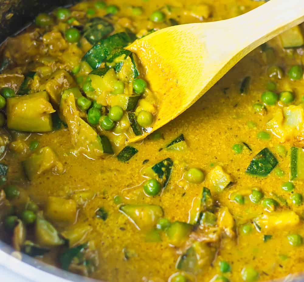 Zucchini and Green Peas Coconut Curry in the pot