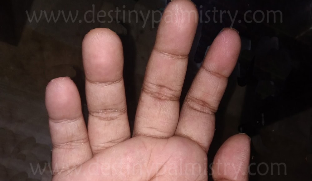 curved fingers