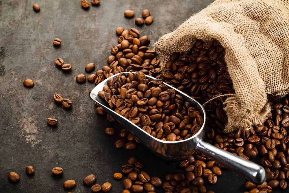 Der Kaffeegeschmack wird zum Großteil durch Bohnen und Röstung bestimmt