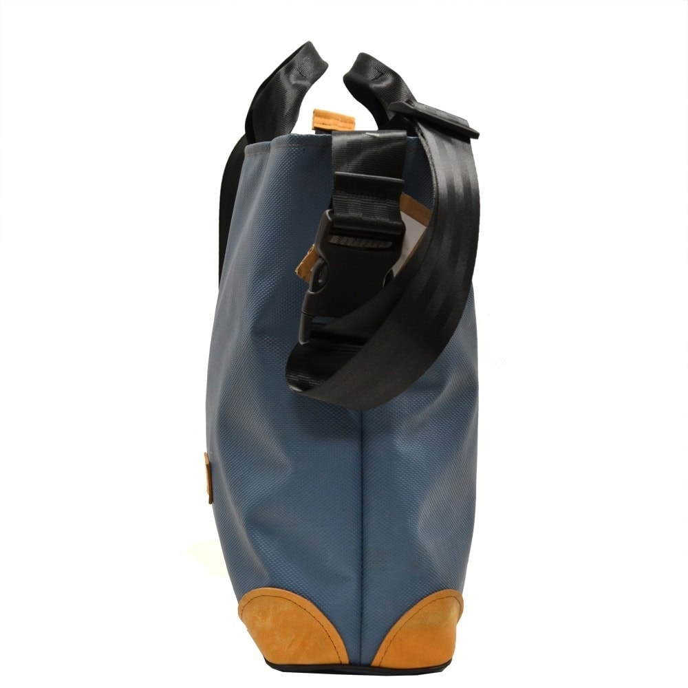Umhängetasche Shopper recycelt aus Turn- und Sportgeräten Seitenansicht