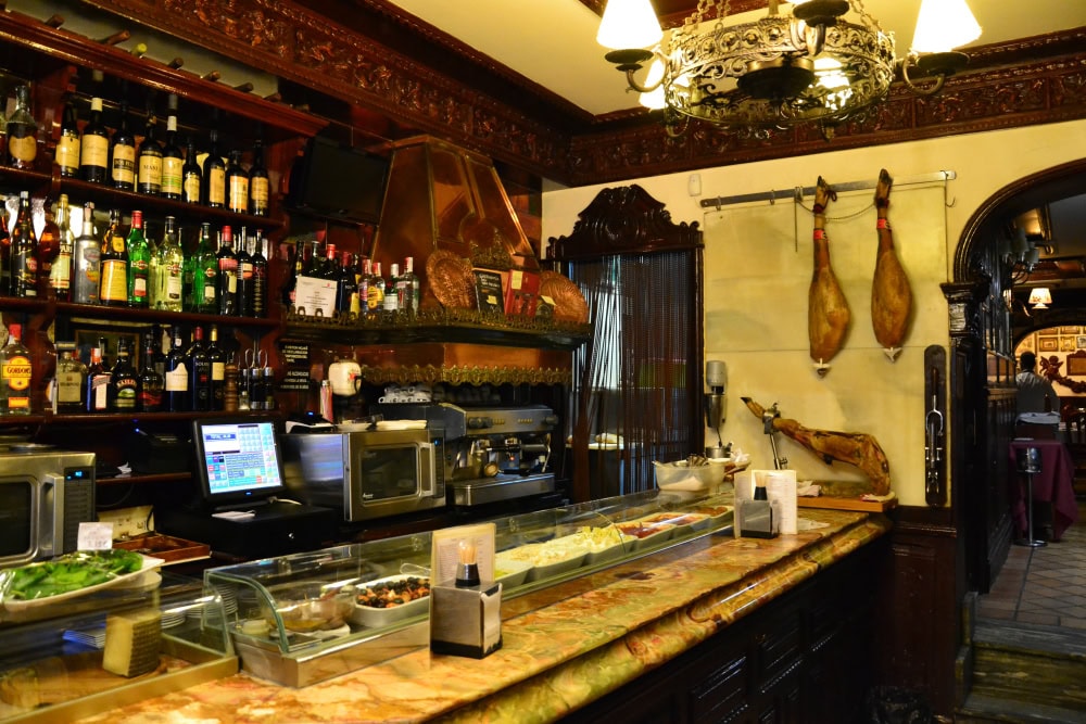 Casa Alberto Restaurant (Huertas Street) offers one of our favorite vermouths in Madrid / Photo: OgoTours