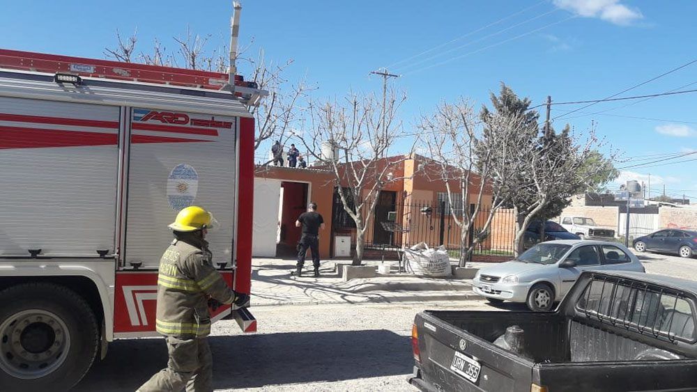 Un hombre falleció en el techo de su vivienda