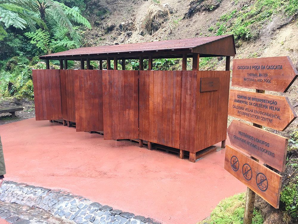 Caldeira Velha - São Miguel - Islas Azores - Vestuarios