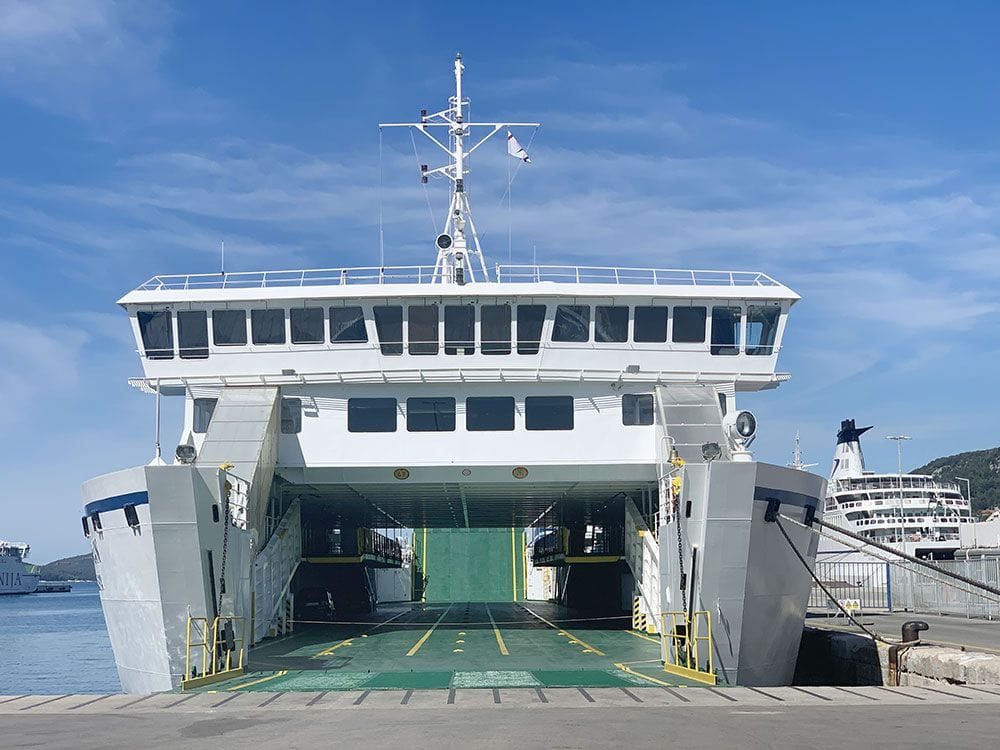 Cómo llegar a Brač - Espacio para vehículos en el ferry