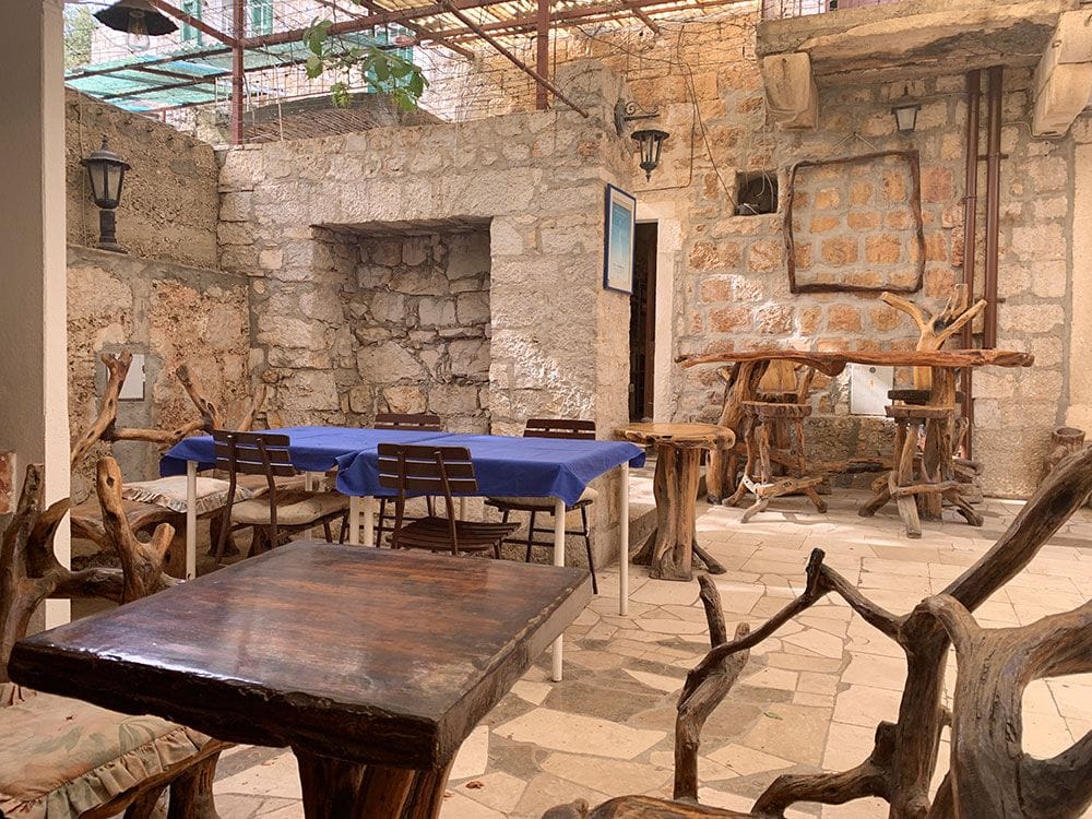 Terraza del Restaurante Jadranka en Brač