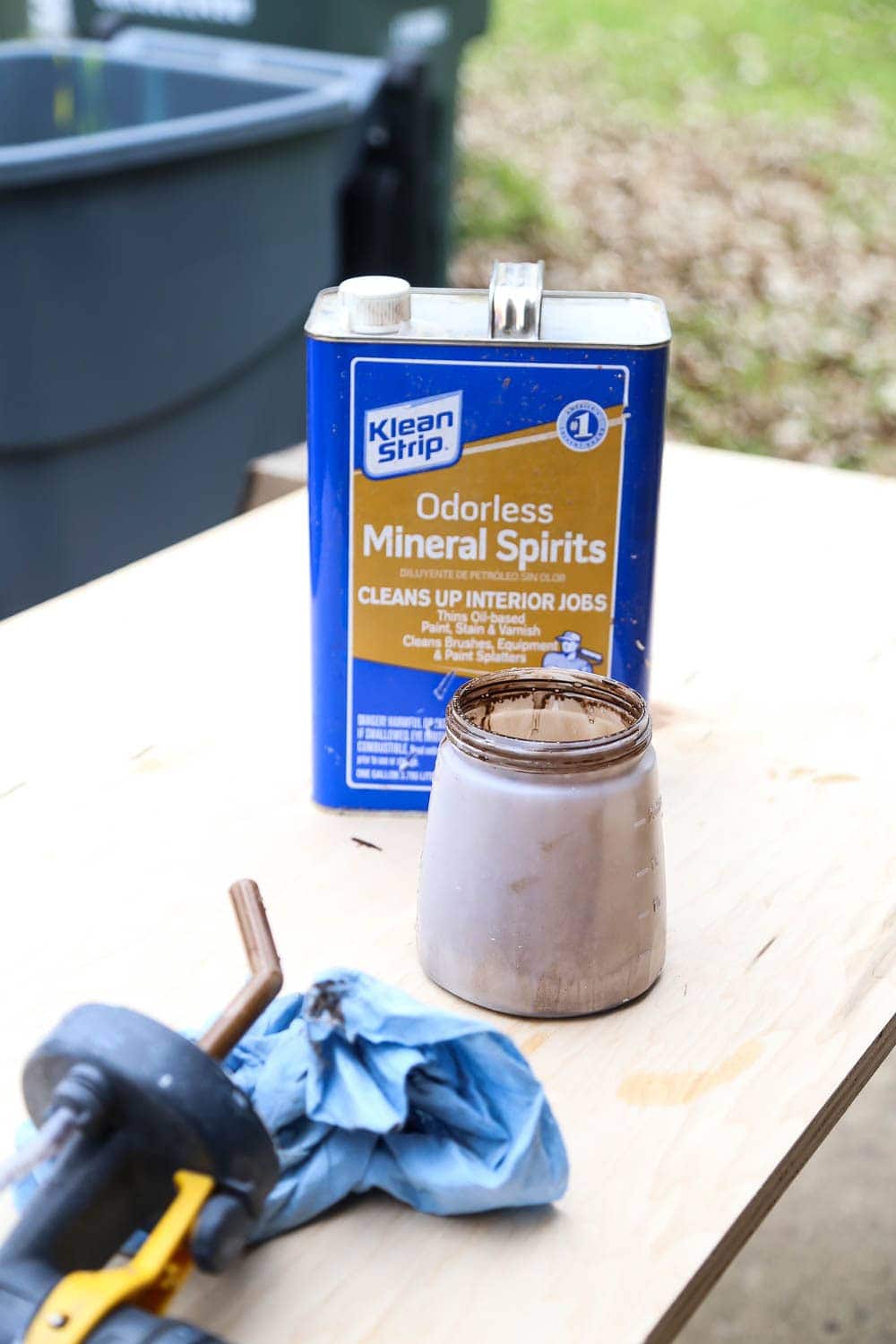 cleaning a paint sprayer with mineral spirits