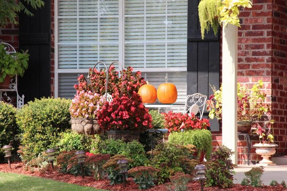SMALL PORCH GARDEN IDEAS WITH SUNNY SEATING