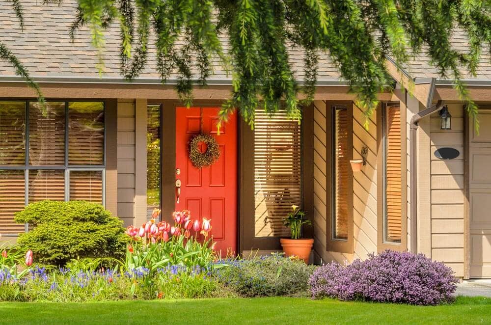 SMALL PORCH GARDEN IDEAS WITH TULIPS