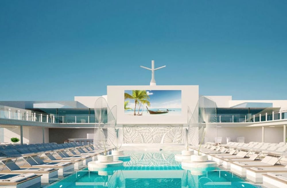 MSC Grandiosa - pool - Cruise holidays