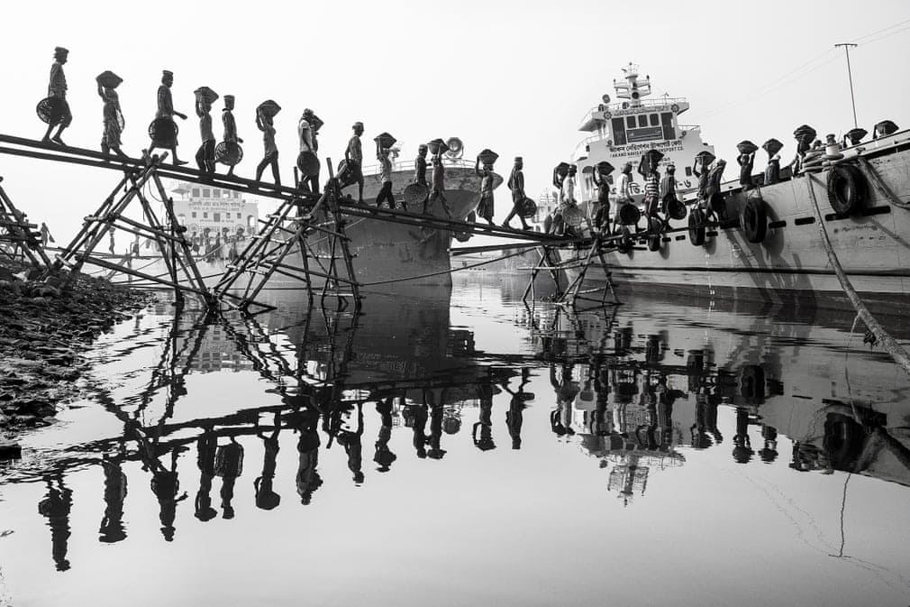 Transport de charbon à Dhaka, Bangladesh