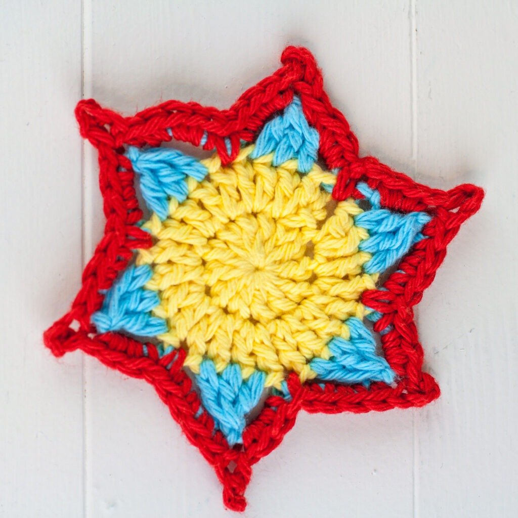 Quick sunflower crochet pattern. Free crochet pattern and video tutorial by Winding Road Crochet. #crochetflower #flower #sunflower #crochetpattern