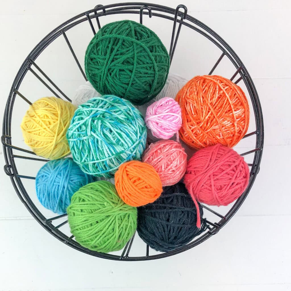 Make a quick, easy and modern crochet potholder with hanging loop. Video tutorials to help guide you through the pattern. Great for using up scrap cotton.