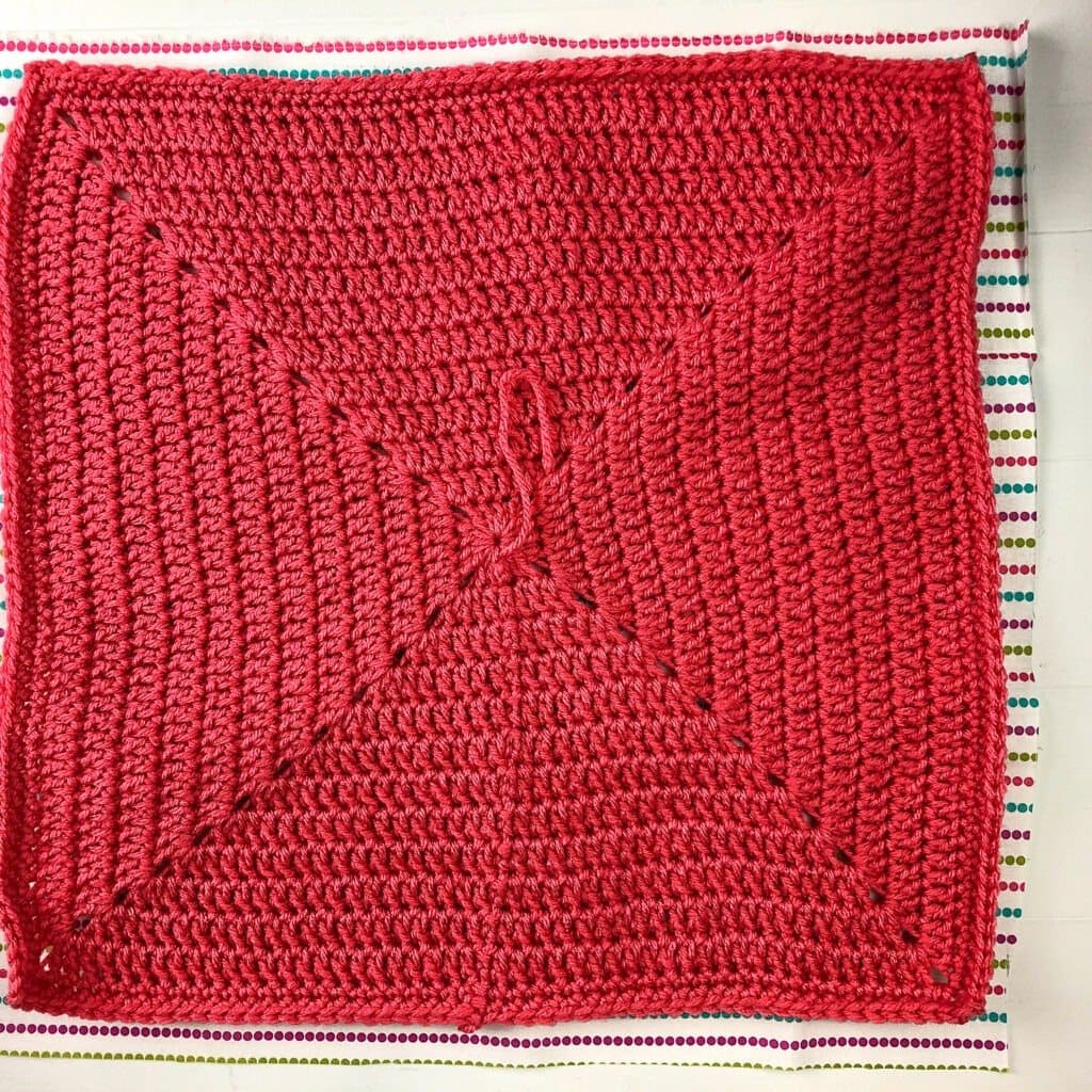This crochet tote bag is perfect for on the go. The pattern is easy to follow. The bag has a nice big opening for easy key finding.