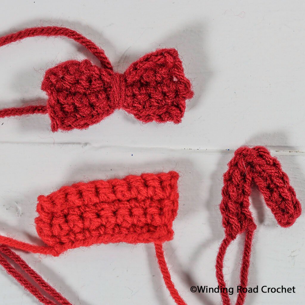 Make the Holidays memorable by making some easy crochet picture ornaments. Quick and easy free crochet pattern.