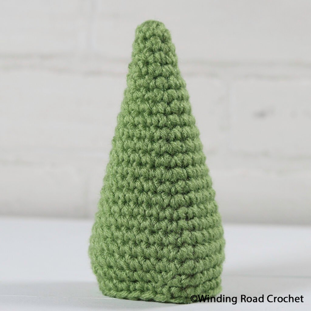 Crochet up some fun this winter with a crochet winter bowling set. Free crochet pattern with lots of different types of bowling pins.