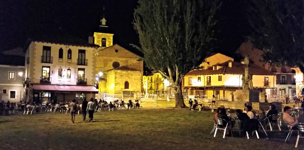Evening street scene in front of Monasterio de Benedictinas Santa María de Carbajal León