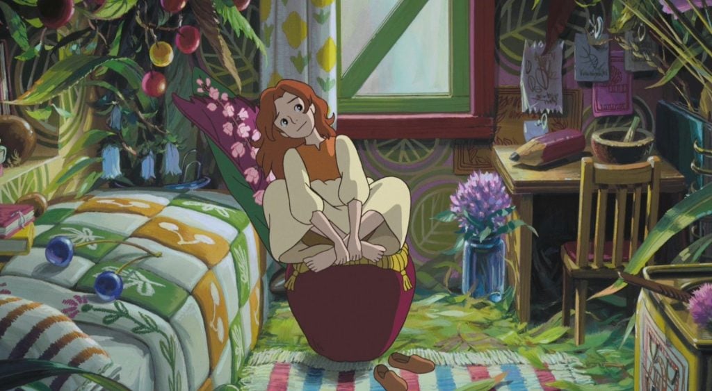 Arrietty en el mundo de los diminutos, sentada en su habitación