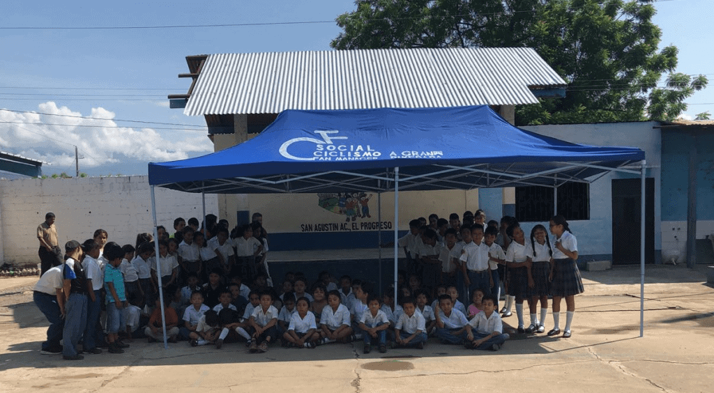 Alumnos escuela Rural Mixta Magdalena