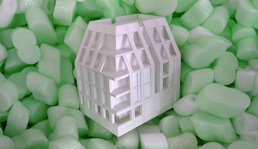 maquette d'architecture dans des chips de polystyrène