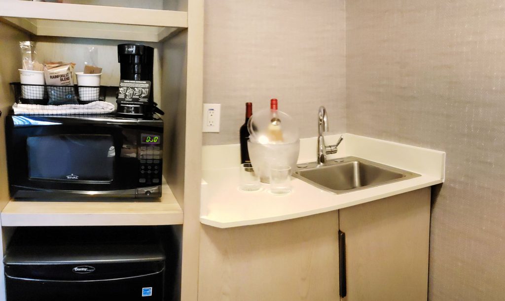 microwave, coffee station, wet bar and mini fridge are part of what makes this one of the best hotels in Prescott, AZ