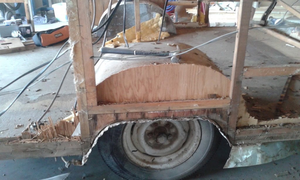 one of the biggest differences in an RV and a tiny house is how the structure attaches, you can see that this last bit of interior finish is attached firmly to the trailer body