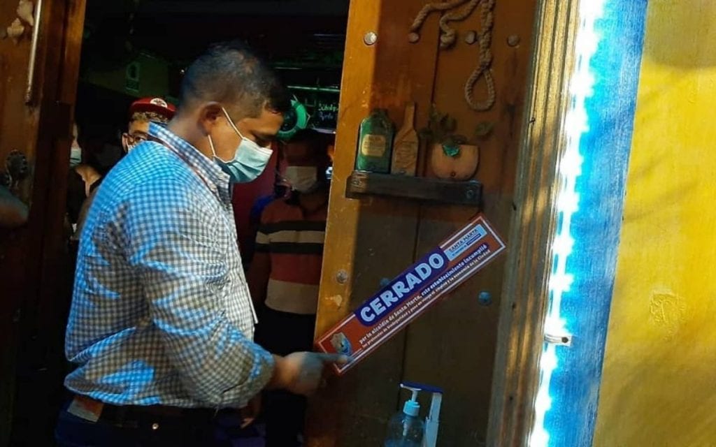 Suspenden a dos establecimientos comerciales por no acatar los protocolos de bioseguridad 30 Suspenden a dos establecimientos comerciales por no acatar los protocolos de bioseguridad - Noticias de Colombia