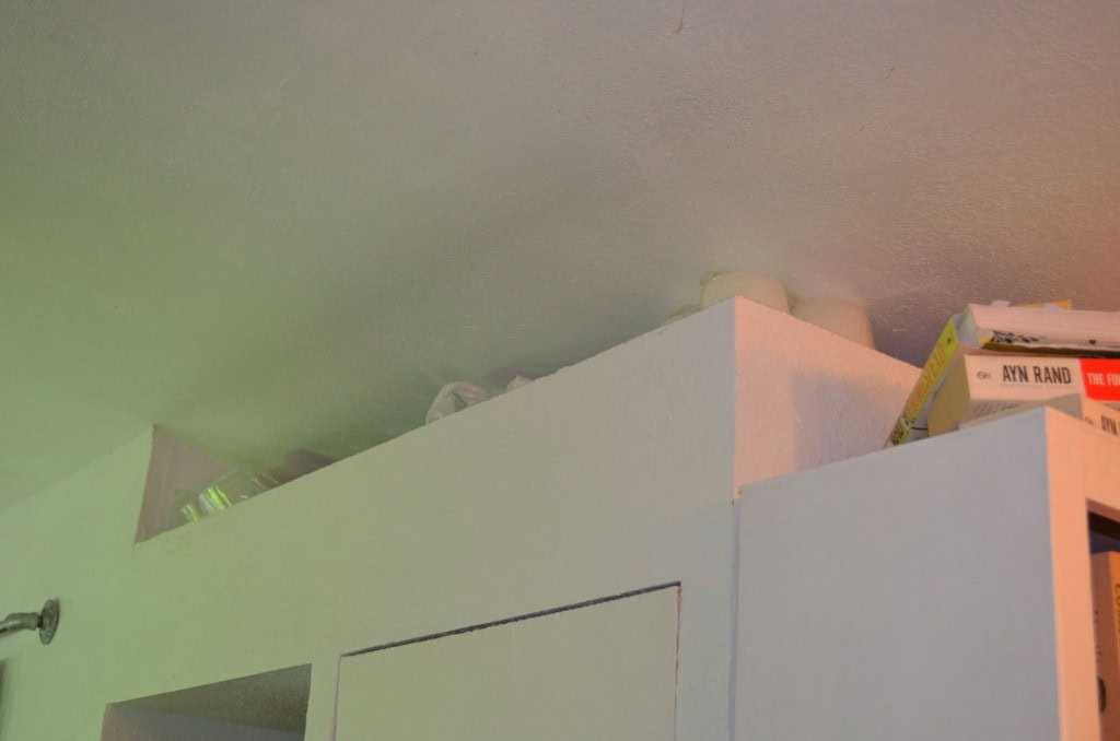 I have even made use off all the space up above the pantry/fridge, I ordered a bunch of freeze safe tupperwares for meal prep in the next couple weeks.