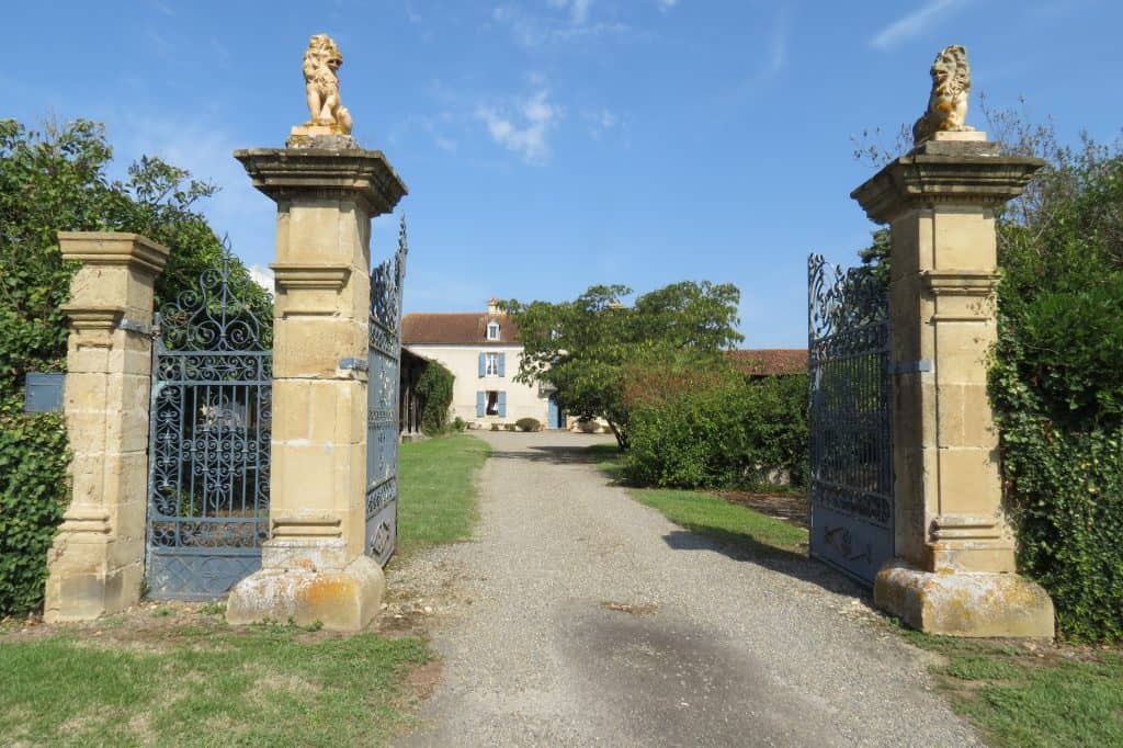 Entrance to Domaine du Pignoulet; Pilates Retreat, South France