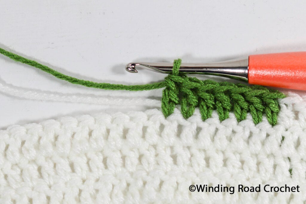 Make a modern ombre crochet table runner and matching placemats. Free crochet pattern with helpful video tutorials. Perfect for all winter.