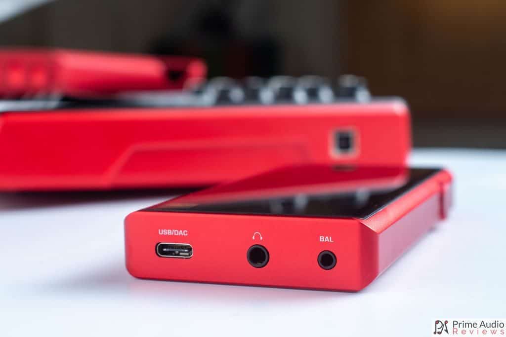 M5s USB port and headphone outputs