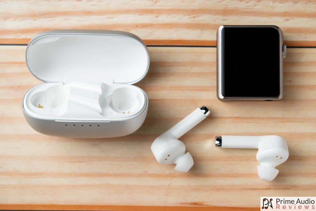 Yinyoo Q70 TWS with charging case and Shanling M0 DAP