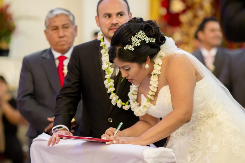 El lazo - 15 Tradiciones de boda que toda pareja debe conocer - El blog de Su - Susana Morales Wedding & Event Planner