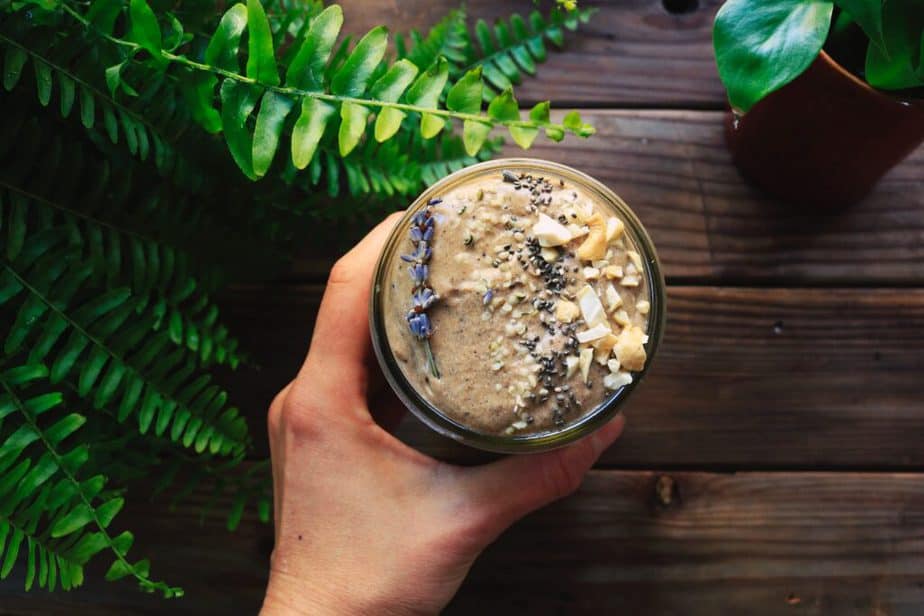 Banana and walnut apple smoothie
