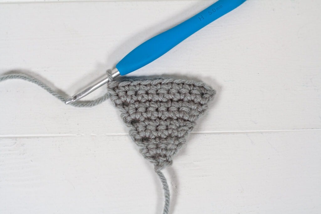 Your kids will love this quick and easy crochet sword and shield for pretend play. Free crochet pattern with a helpful video tutorial.