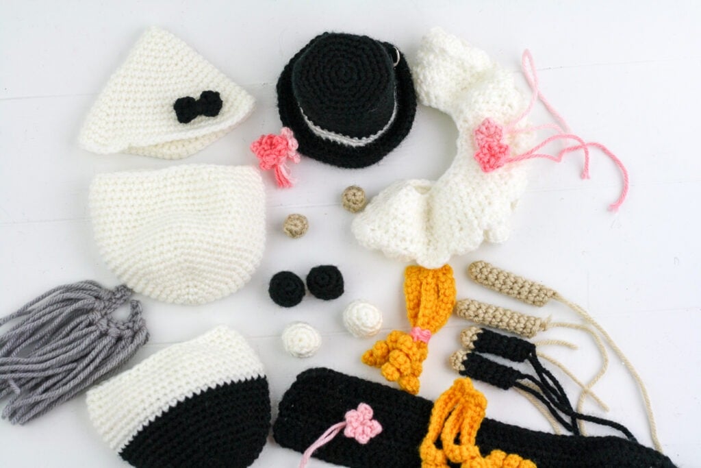 These crochet wedding gnomes make a wonderful wedding shower gift. Free crochet pattern for a fun gift with helpful video tutorials.
